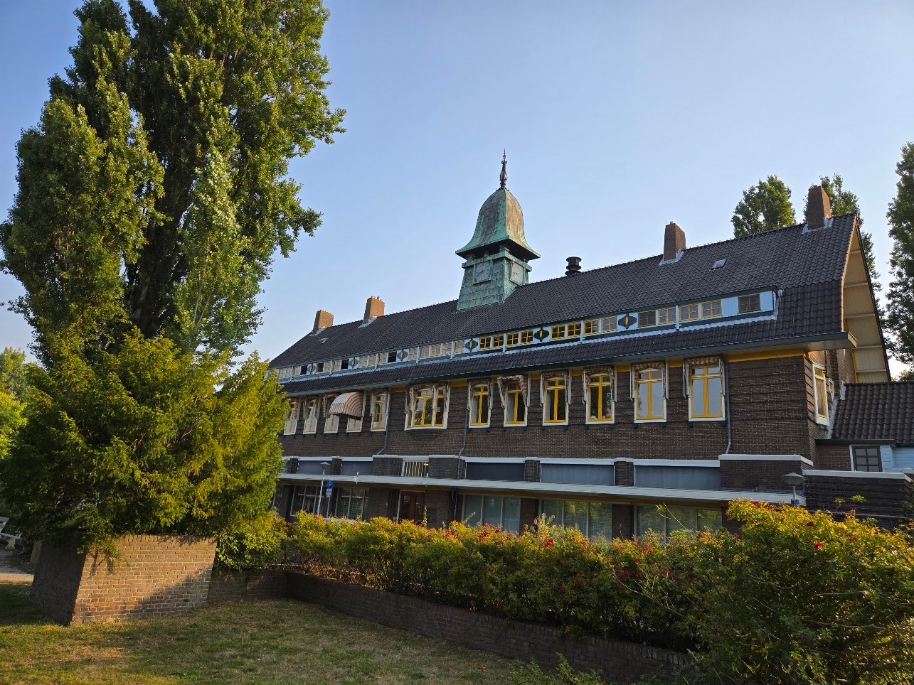 Het historische Parkkantoor in het Agnetapark in Delft